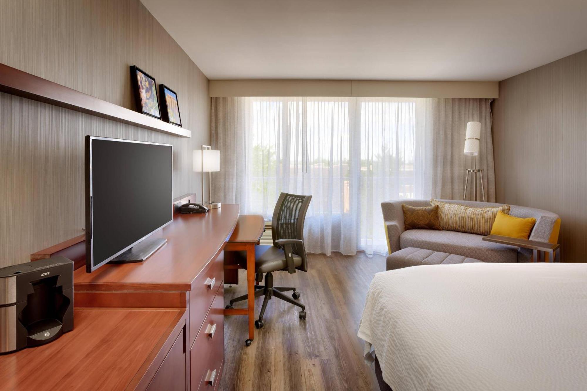 Courtyard By Marriott Albuquerque Hotel Exterior foto